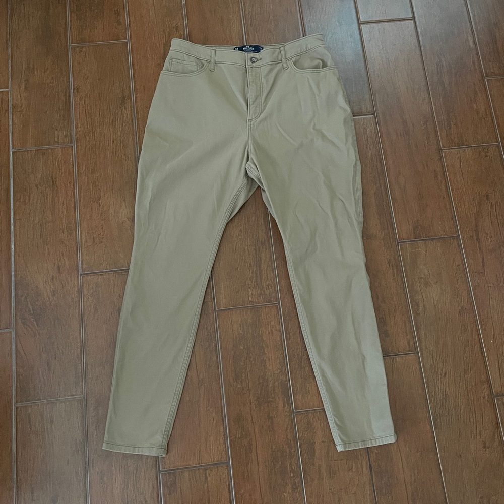 Hollister Curvy High-Rise Khaki Super Skinny Pants